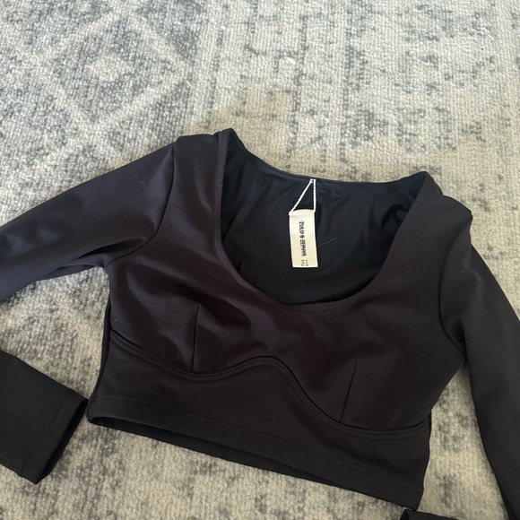 Zulu & Zephyr black surf top - Picture 2 of 4